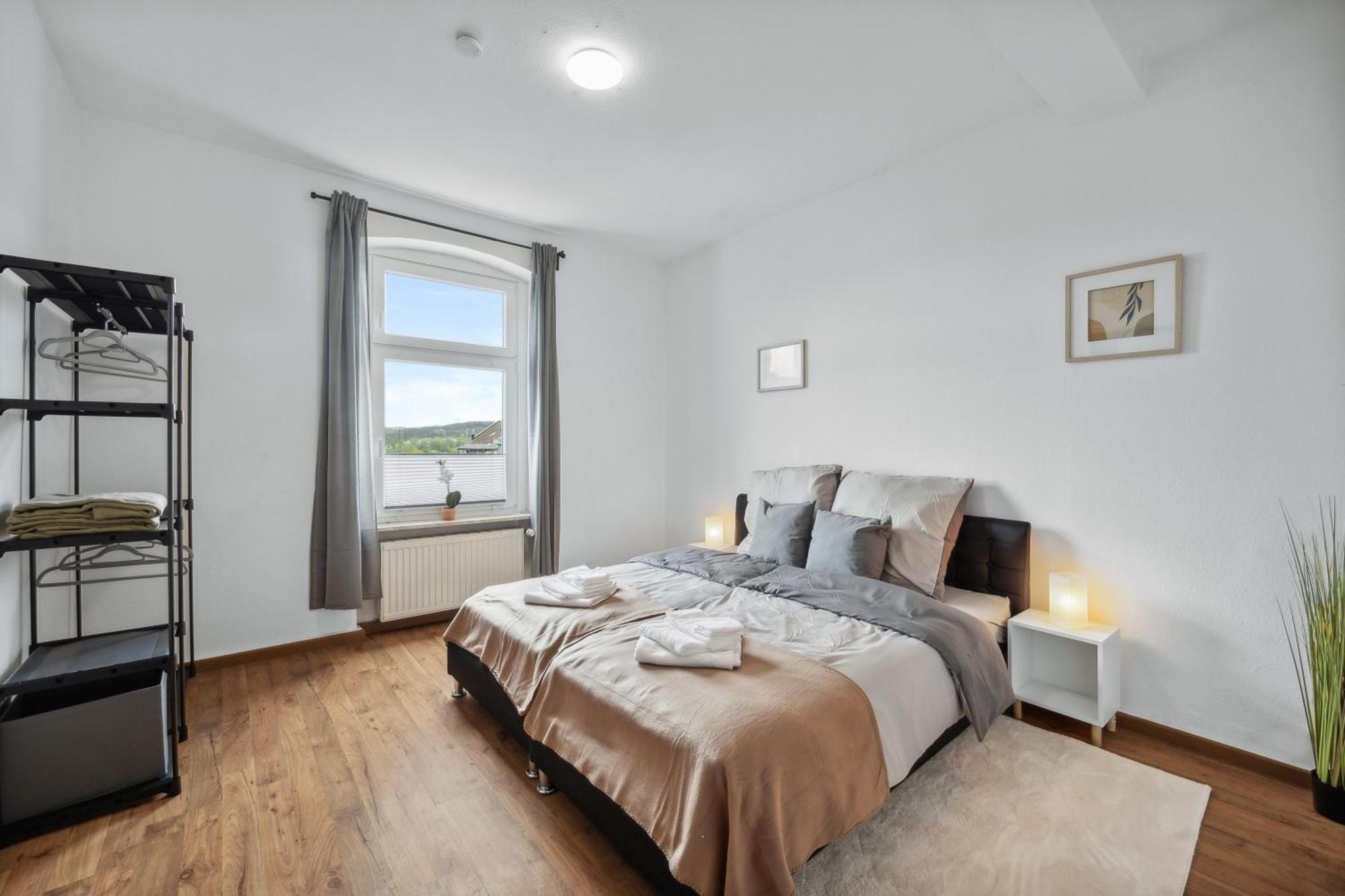 Wupper Home Ii, Top Lage Ideal Fuer Geschaeftsleute, Monteure, Familien, 3 Zimmer, Flachbild-Tv Wuppertal Dış mekan fotoğraf